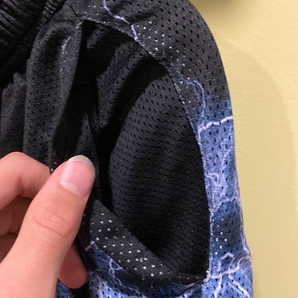 Lightning bolt men’s mesh sneaker store shorts size kids Extra Large. - Picture 5 of 5